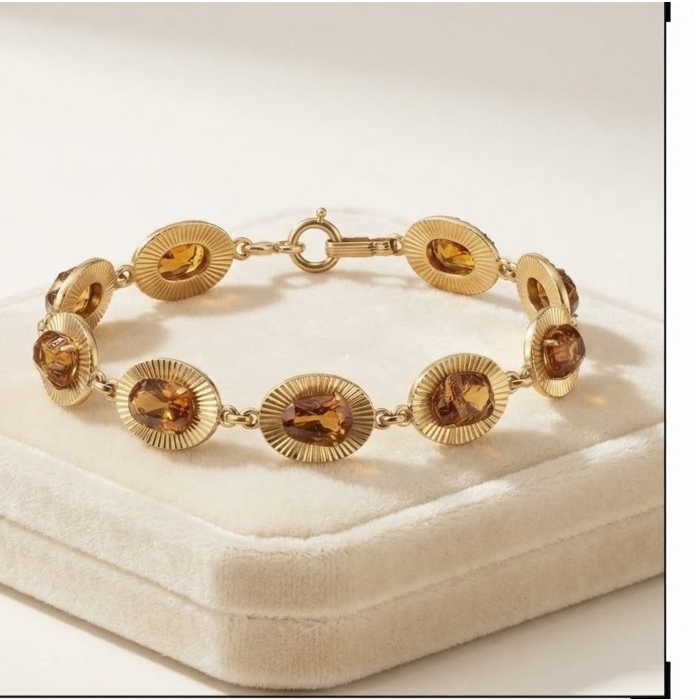 Vintage 1980s Gold Tone Amber Glass Oval Stone Link Bracelet Old Money Classic